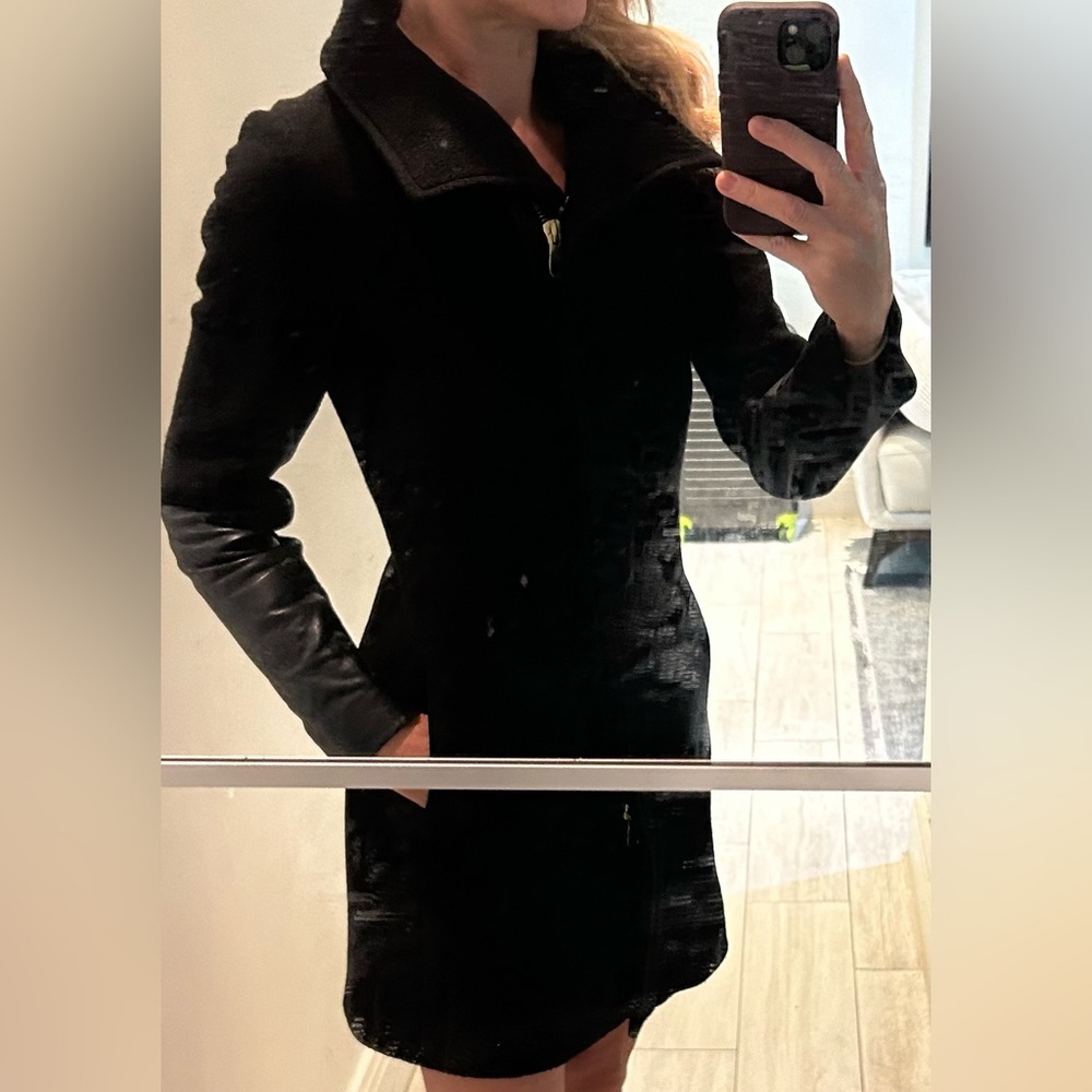 Gorgeous CLUB MONACO wool coat